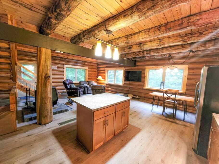 Wilderness Vista Retreat Villa Reed City Exterior photo